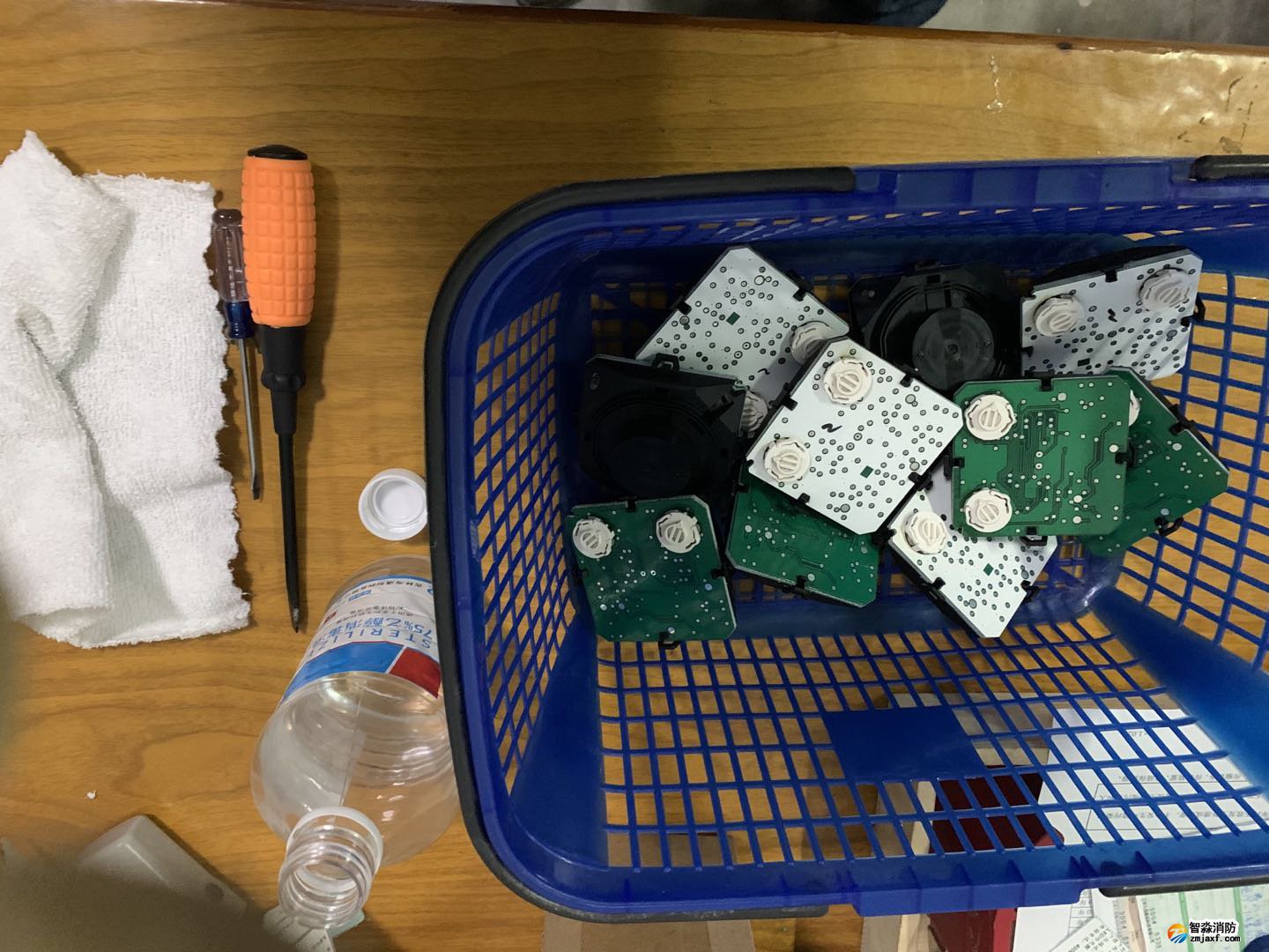 煙感報(bào)警器一直響怎么回事